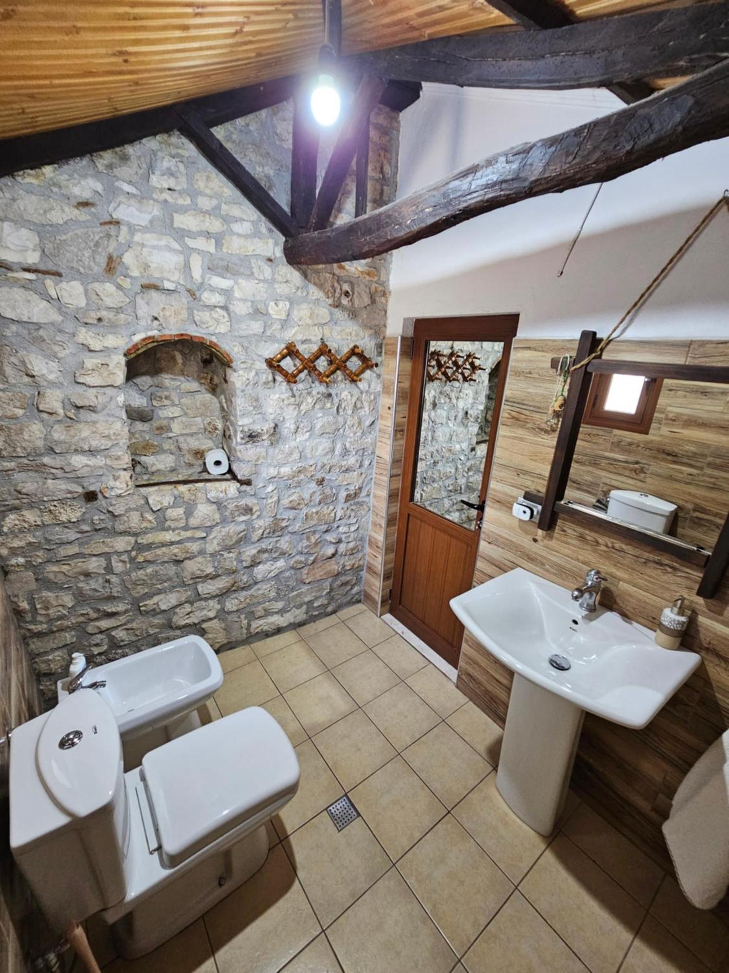 Guest House Panorama 베라트 외부 사진