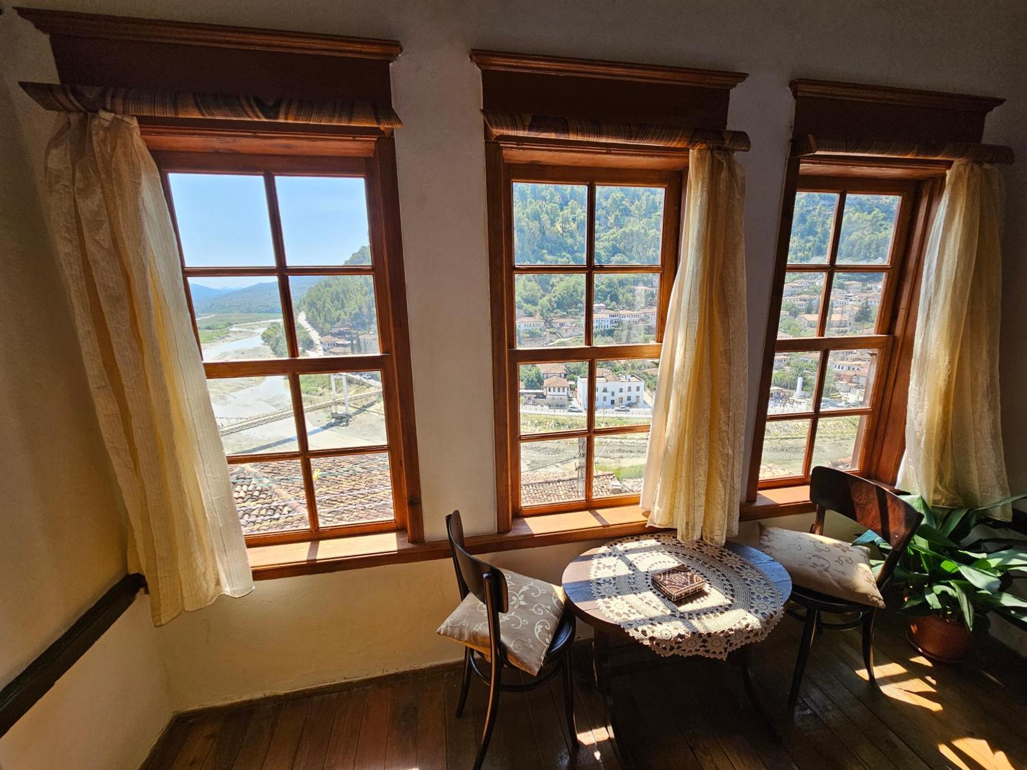 Guest House Panorama 베라트 외부 사진
