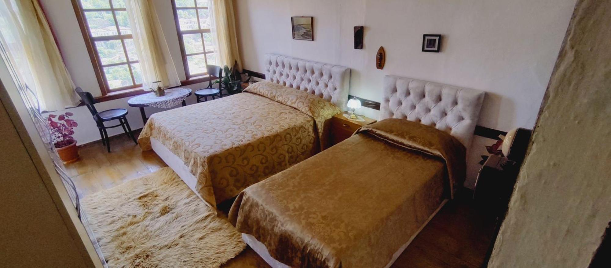 Guest House Panorama 베라트 외부 사진