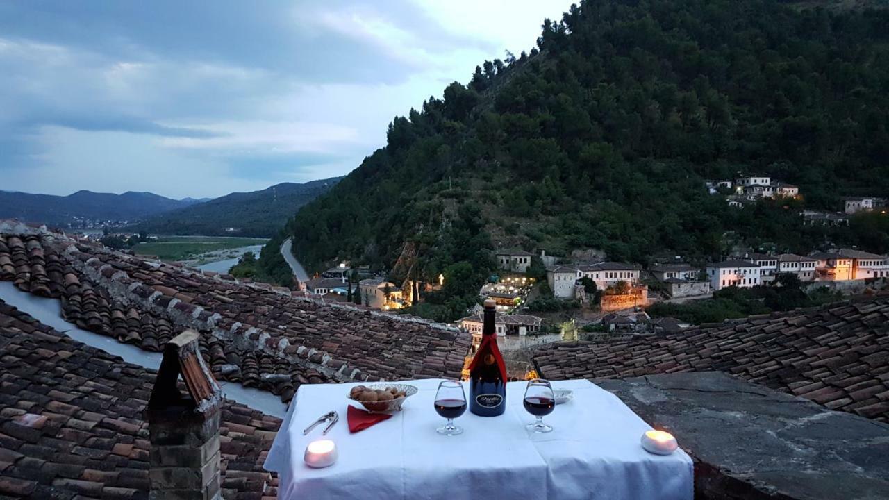 Guest House Panorama 베라트 외부 사진