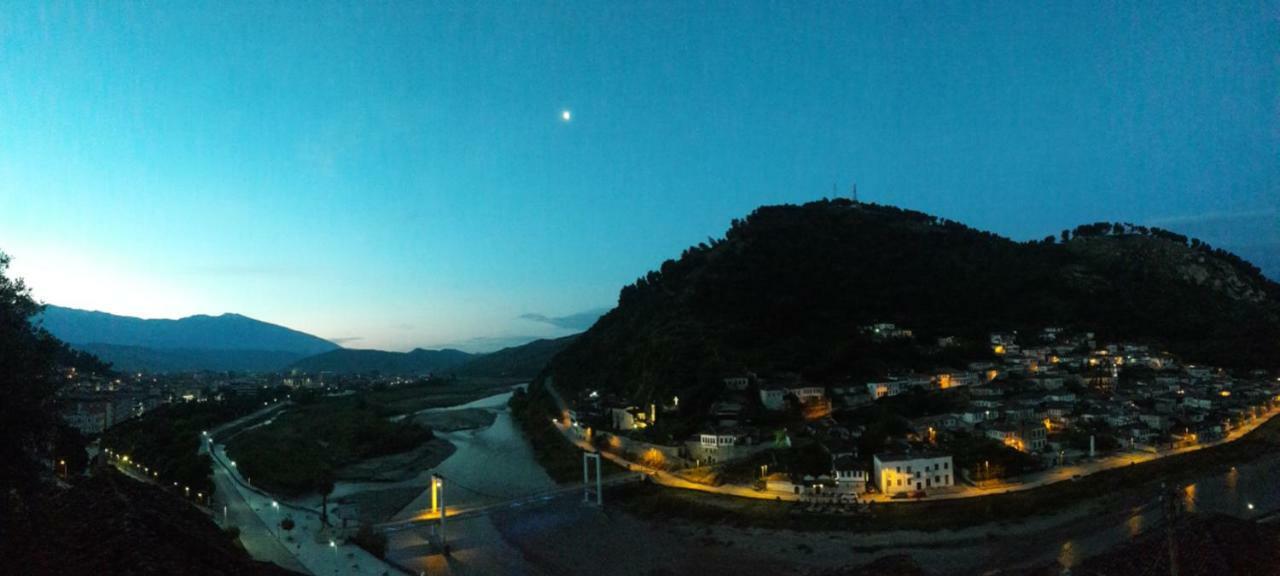 Guest House Panorama 베라트 외부 사진